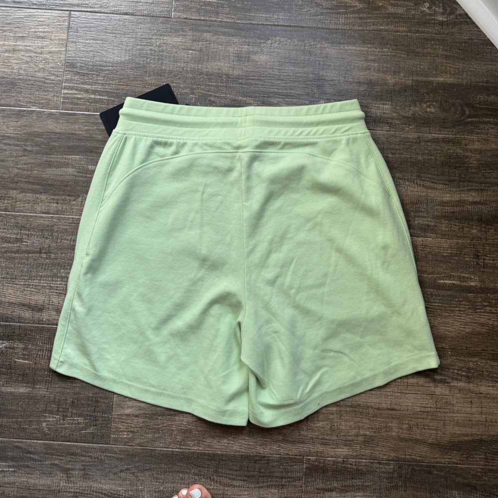 BRAND NEW NWT Alphalete Essential Core Shorts Frozen Spring Size L - Picture 4 of 5